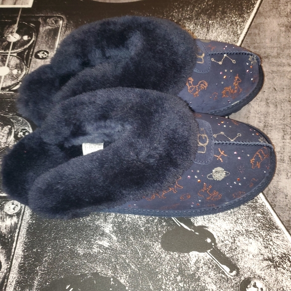 NIB UGG Slipper - Picture 3 of 5
